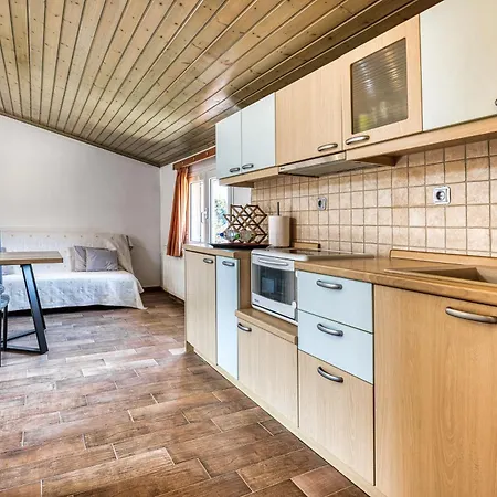 Serene Escape Apartment *