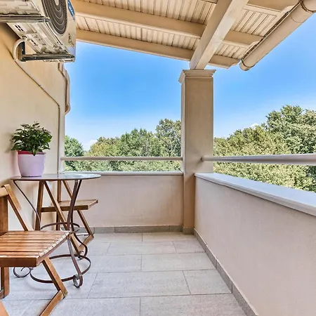 Serene Escape Appartamento